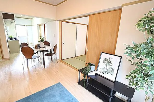 ラフルール福知山「満室稼働中！」「利回り10.91％」の居間・リビング