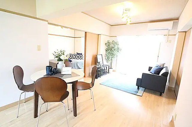 ラフルール福知山「満室稼働中！」「利回り10.91％」の居間・リビング