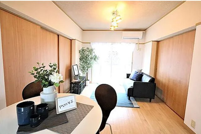 ラフルール福知山「満室稼働中！」「利回り10.91％」の居間・リビング