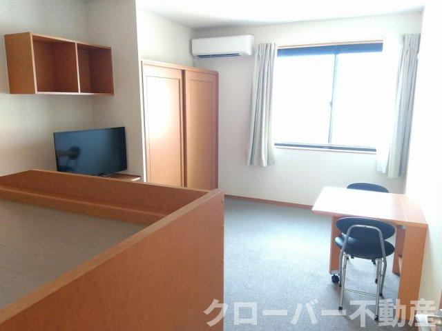 レオパレスやまきたの居間・リビング