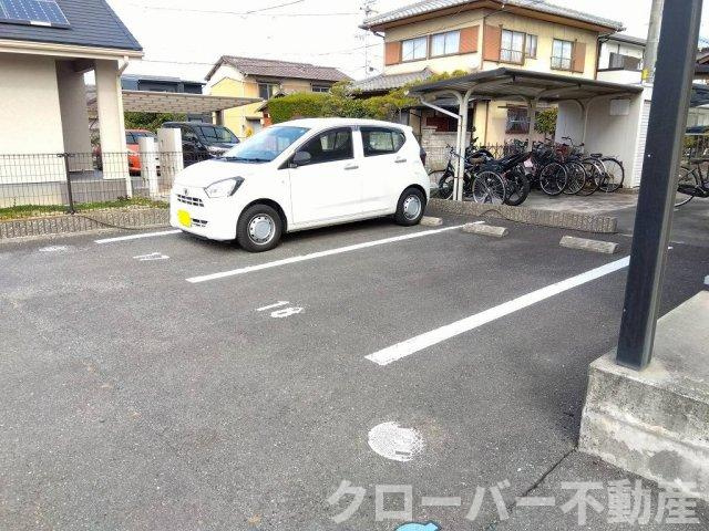 レオパレスやまきたの駐車場