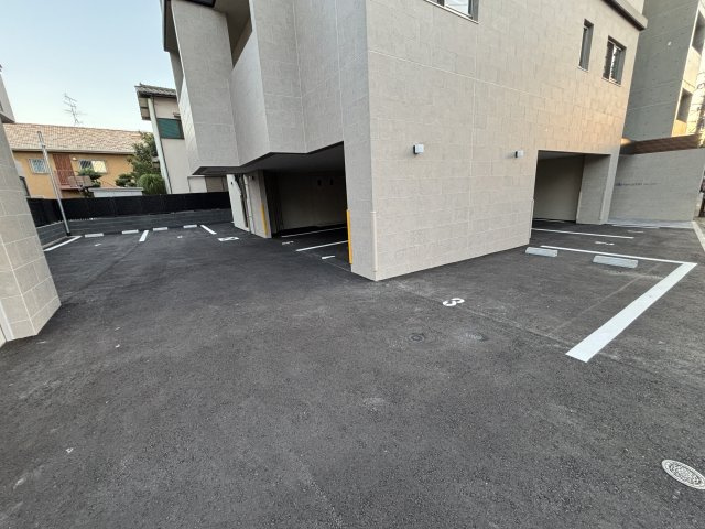 THE TEN GOOD 祖原Ⅰの駐車場|車をお持ちの方に嬉しい駐車場付きの物件です