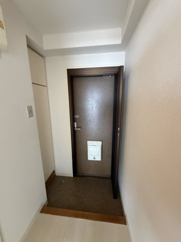 石原ビルの玄関