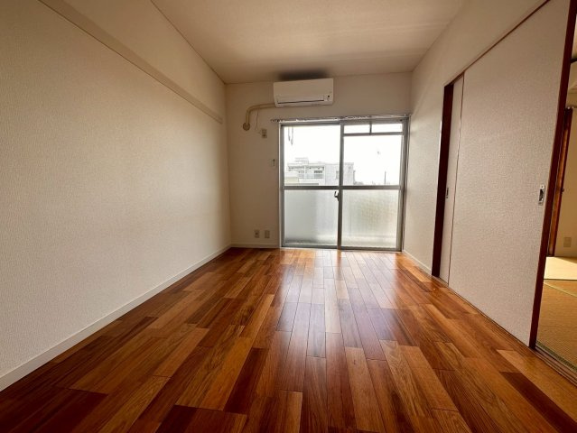 パールマンションオザキIIの洋室