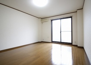 アンプルール フェール Surieの居間・リビング