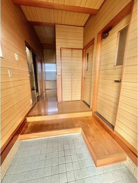 若杉町貸家の玄関