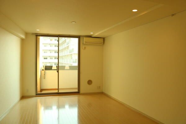 ロイヤルパークスシーサー南千住の居間・リビング