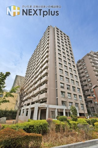 ライオンズヴィアーレ大宮の間取り|LDK約18.9帖を中心に洋室4部屋（8.0・6.2・5.1・4.8帖）を配置。全居室に収納付きで片付けやすく、家族それぞれの個室も確保。ポーチ付き玄関とバルコニー面の明るさも魅力です。