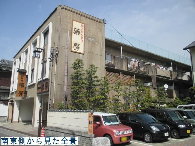 冨田ビルのエントランス