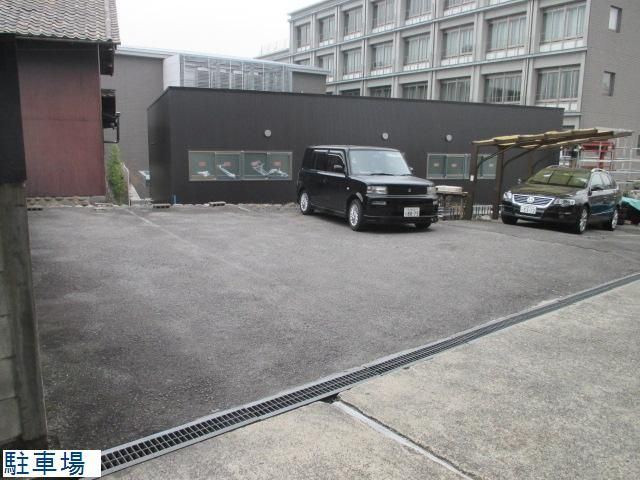 冨田ビルの駐車場