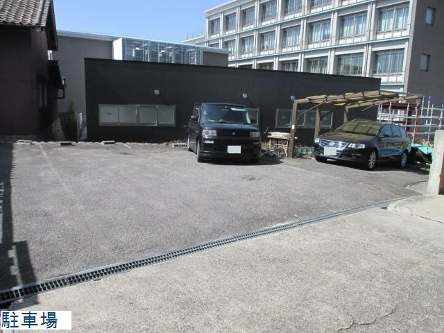 冨田ビルの駐車場