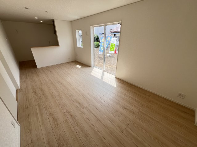 新築　富岡市七日市第５　クレイドルガーデン　１号棟の居間・リビング|　家族の会話が弾む対面キッチン。お子様の様子も確認できて安心ですね。
