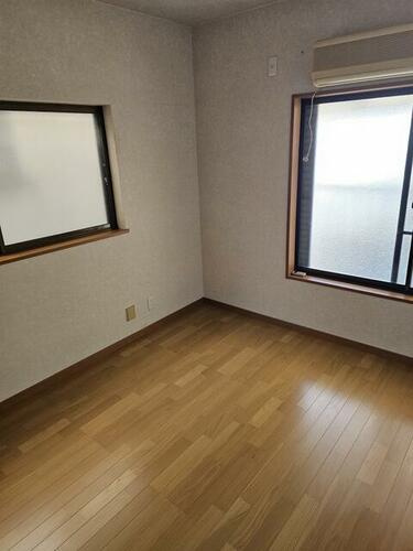 池田中町　中古一戸建ての洋室|３階洋室
■物件内覧・資金計画相談・住宅ローン相談、リフォーム相談、お問合せ受付中■
※当日・翌日のご内覧、ご相談はお電話でのお問合せがスムーズです！