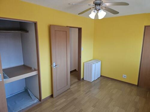 池田中町　中古一戸建ての収納|洋室　クローゼット
■物件内覧・資金計画相談・住宅ローン相談、リフォーム相談、お問合せ受付中■
※当日・翌日のご内覧、ご相談はお電話でのお問合せがスムーズです！