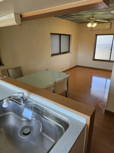 池田中町　中古一戸建てのキッチン|対面キッチン
■物件内覧・資金計画相談・住宅ローン相談、リフォーム相談、お問合せ受付中■
※当日・翌日のご内覧、ご相談はお電話でのお問合せがスムーズです！