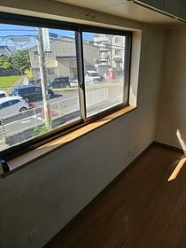 池田中町　中古一戸建てのキッチン|窓があり明るいキッチン
■物件内覧・資金計画相談・住宅ローン相談、リフォーム相談、お問合せ受付中■
※当日・翌日のご内覧、ご相談はお電話でのお問合せがスムーズです！