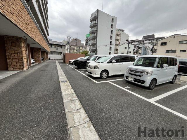 グランカーサ新大阪SOUTHの駐車場