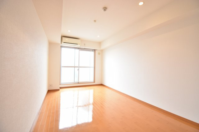 ブレスコート堺市駅前の居間・リビング