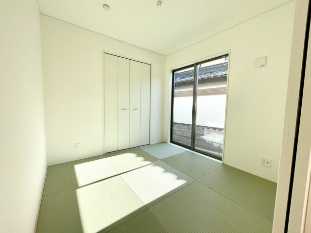 長野市若槻団地第１５の和室|和室はリビングに隣接しているのでお子様のお昼寝や客間として最適です♪　１号棟