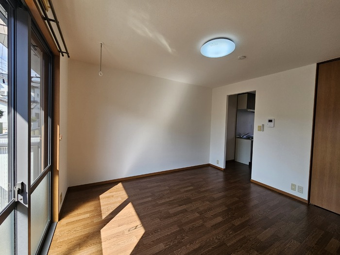 シティベルＩＹＯＤＡ　Ａ棟の居間・リビング