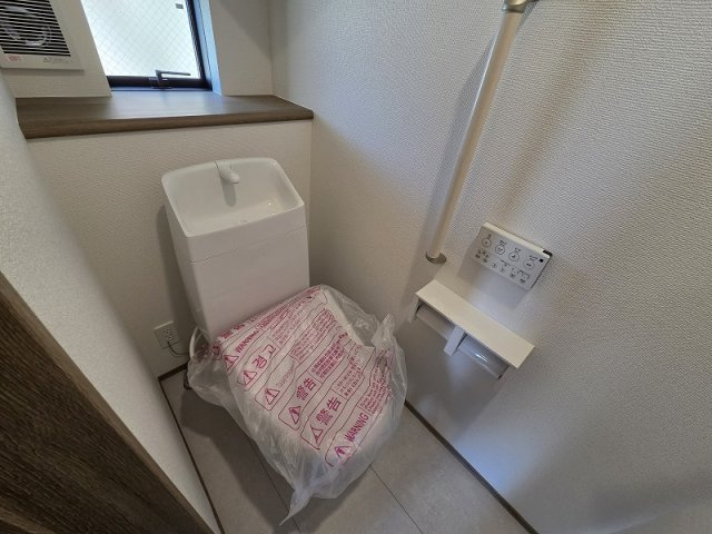 小牧市小牧１丁目　新築戸建のトイレ|1階のトイレです