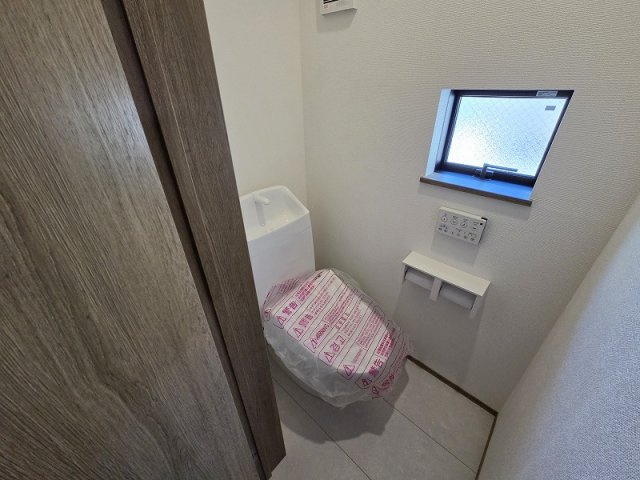 小牧市小牧１丁目　新築戸建のトイレ|2階のトイレです