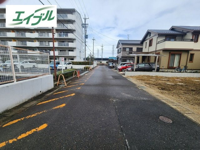 小牧市小牧１丁目　新築戸建の前面道路含む現地写真