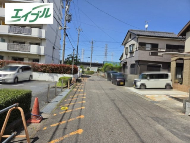 小牧市小牧１丁目　新築戸建の前面道路含む現地写真