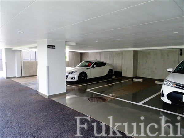 ザ・パークハビオ碑文谷の駐車場