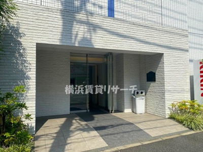 【エントランス】 | メインステージ横濱ポートサイド