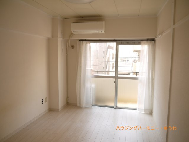 【洋室】 | ミツワハイツ | 一日の疲れをいやしてくれる寝室。