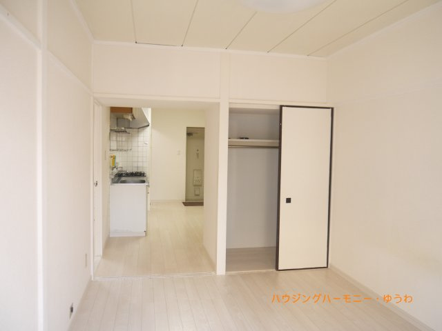 【洋室】 | ミツワハイツ | お子様のお昼寝部屋としても活躍できそうなお部屋です。