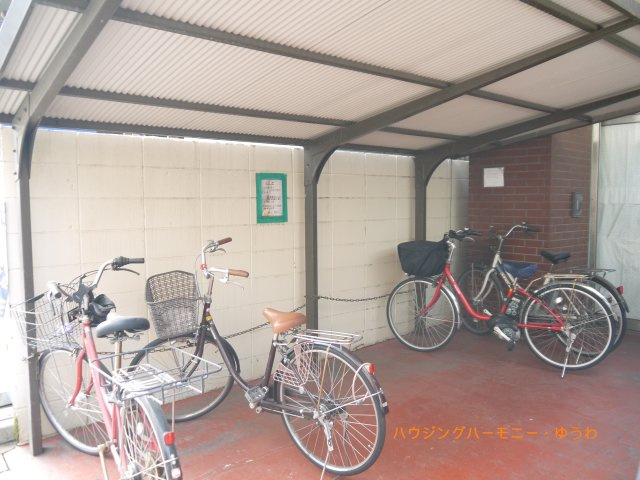 【駐輪場】 | ミツワハイツ | 屋根付きの駐輪場となっていますので、雨の日でも大切な自転車が濡れずに済みます。