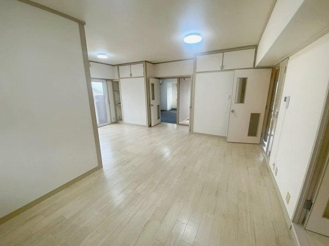 中山五月台住宅24号棟の居間・リビング