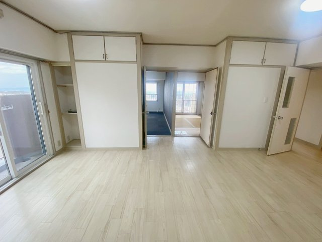 中山五月台住宅24号棟の居間・リビング