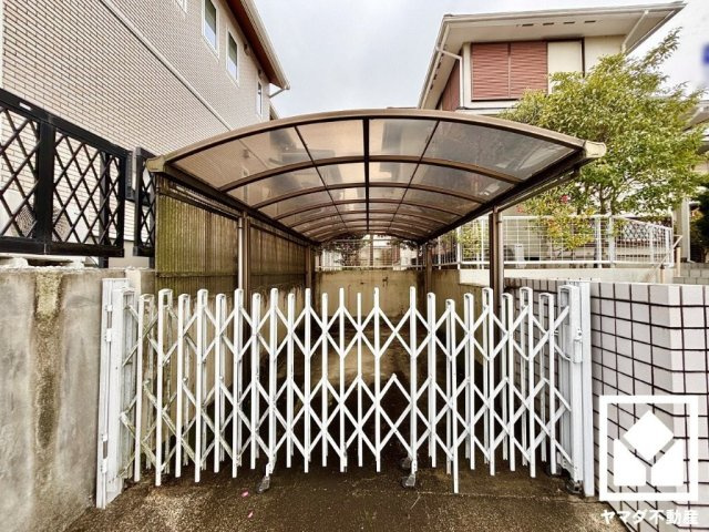 京田辺市花住坂３丁目の駐車場