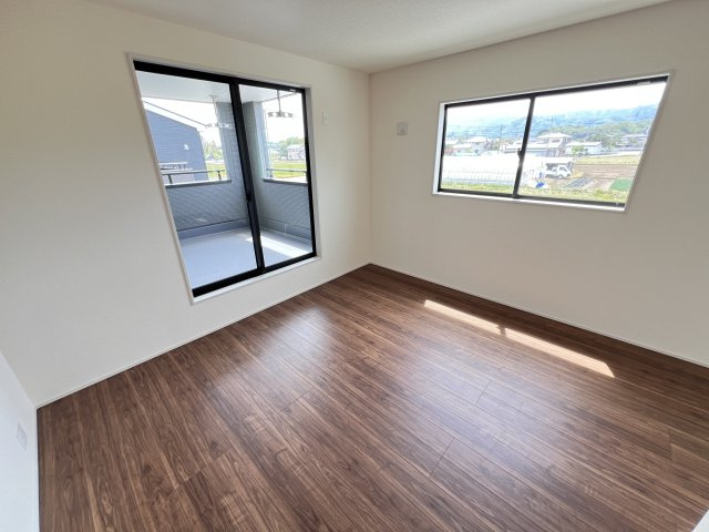 新築　甘楽郡甘楽町金井第2　Livele Garden.S　3号棟の洋室|　全室南向きで明るいお部屋、子供部屋は明るい方が良いですよね♪							
					
