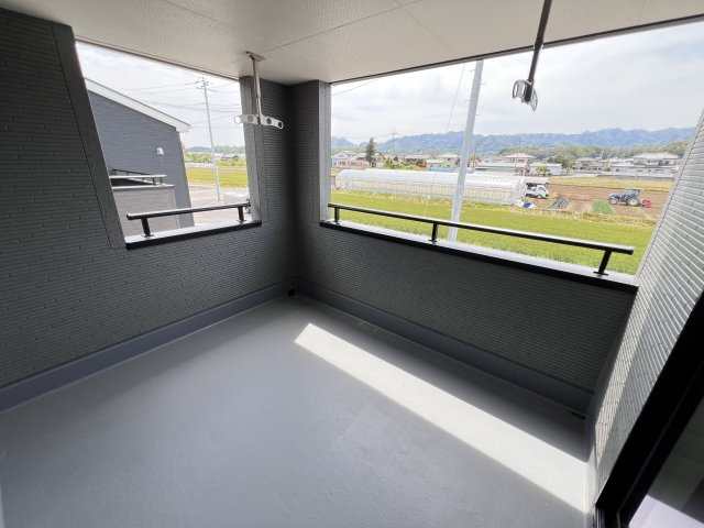 新築　甘楽郡甘楽町金井第2　Livele Garden.S　3号棟のバルコニー|　インナーバルコニーで少しの雨なら濡れずにすみます。天気が怪しいけど…という悩みも解消ですね!									


