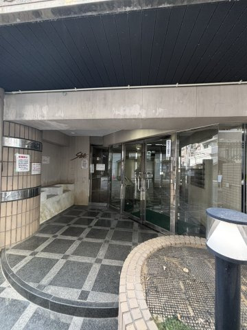 ステイツ博多駅南のエントランス|ゆとりのあるエントランスです