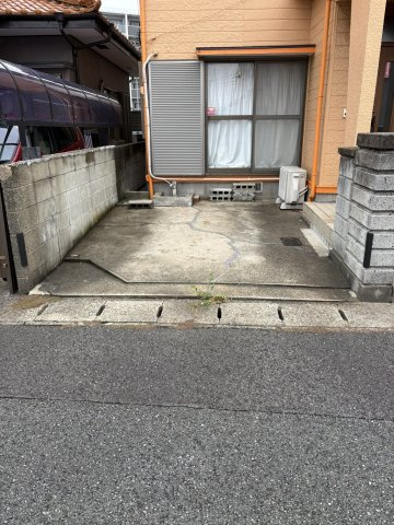 東区松田三丁目戸建の駐車場|駐車場に車を止められます