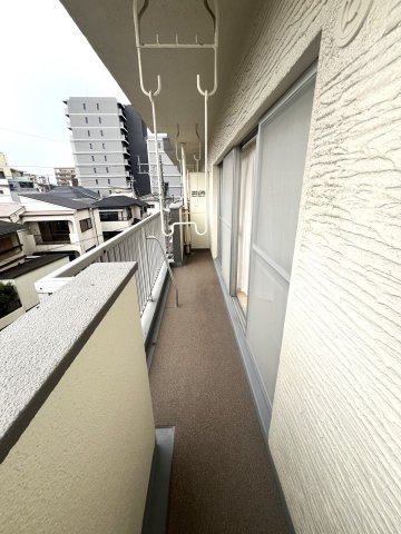 ビレッタ百道のバルコニー|
幅が充分にありクリーンな印象のバルコニー☆
大きなバルコニーは柔らかい風を運んできます…♪
洗濯物