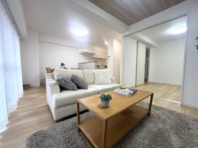 ビレッタ百道の居間・リビング|
家具を配置しやすいリビング。
リビングは1番長く居るお部屋だから、使いやすいことが何より大切☆