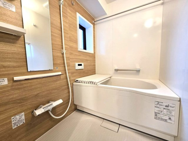 朝日プラザ大橋南の浴室|浴室に窓がついているので換気もできて便利ですよ☆