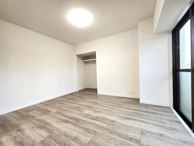 朝日プラザ大橋南の洋室|白で基調されていて暖かい雰囲気のお部屋です☆家族団らんの時間も増えそうですね♪