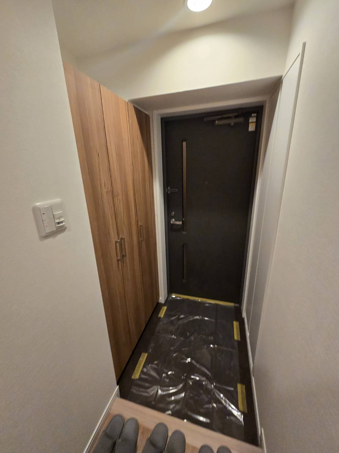 ジョイナス天神タワーの玄関|下足入れ付きなので玄関をきれいに保てますよ♪靴が多い方も収納場所には困りません☆