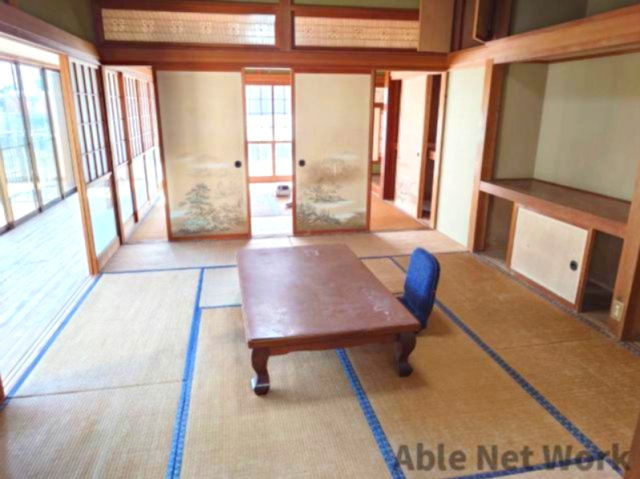 TCK磯山戸建の居間・リビング|和室10帖(続き間)