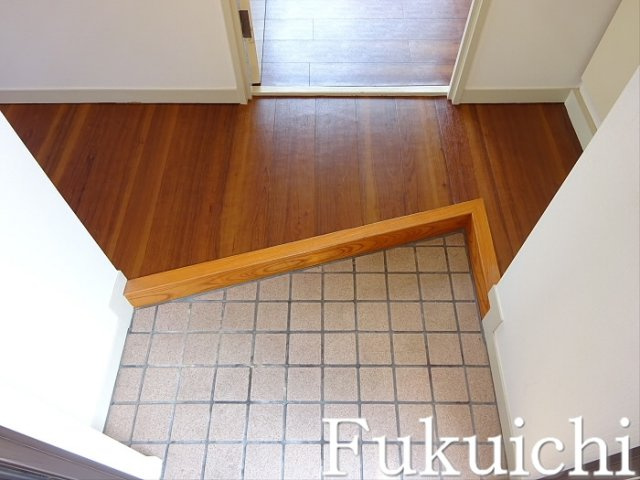 エレガン学芸大学の玄関