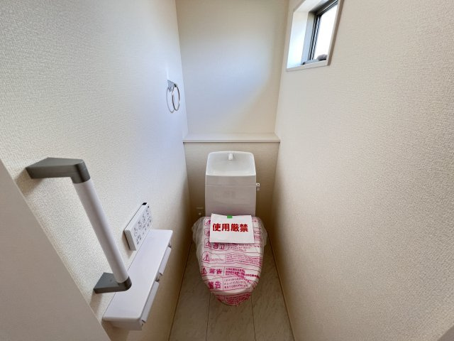 新築　甘楽郡甘楽町金井第2　Livele Garden.S　1号棟のトイレ|　節水タイプのウォシュレット付きトイレ、水道料節約に一役買います！
