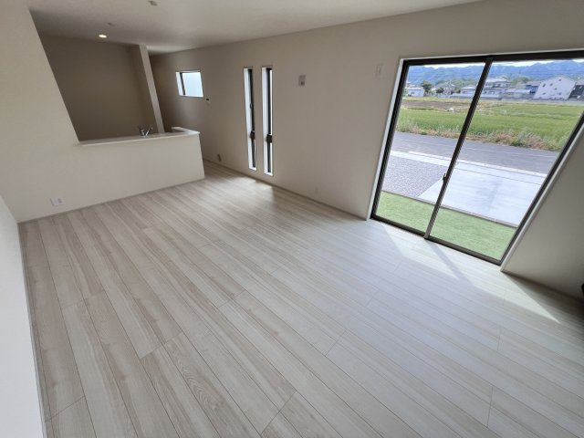 新築　甘楽郡甘楽町金井第2　Livele Garden.S　1号棟の居間・リビング|　家族の会話が弾む対面キッチン。お子様の様子も確認できて安心ですね。
