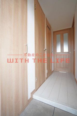 エスティーム・アン櫛原【キャッシュバック対象物件】の玄関|収納もある玄関です